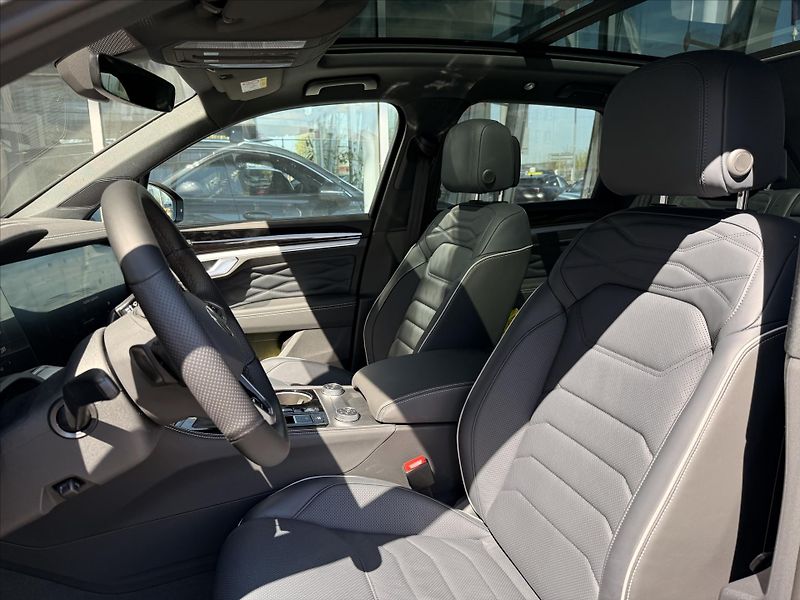 Volkswagen Touareg (2026) 3,0 TDI 210 kW 4MOT  R-Line - fotka 14 z 21