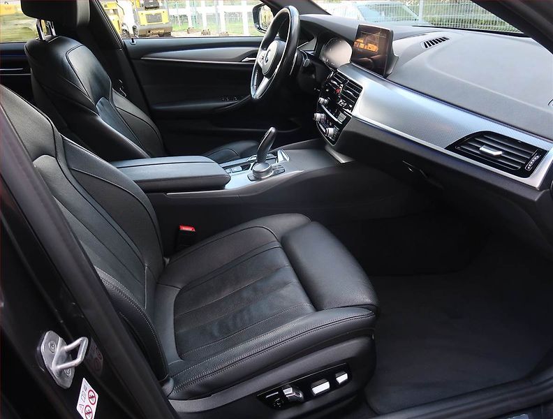 BMW Řada 5 (2020) M Sport 530d - fotka 9 z 27