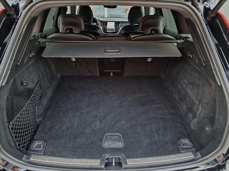 Volvo XC60 B5 184kW Plus Dark Auto,1.Maj - fotka 16 z 50