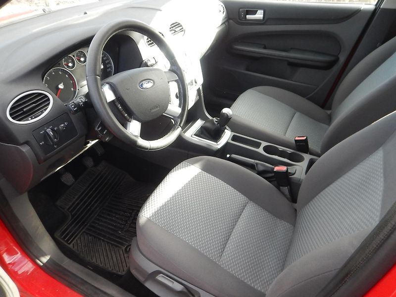 Ford Focus 1.6 i 74 kw - fotka 10 z 11