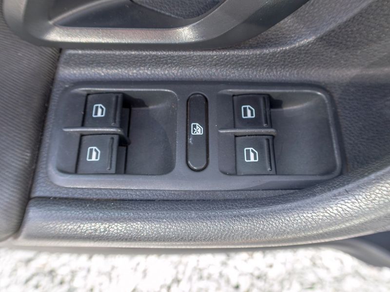 Škoda Roomster (2014) 1.6TDI NOIRE – BLACK - fotka 29 z 43