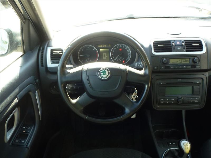 Škoda Roomster 1,9 TDI -  BEZ KOROZE !!!!!!! - fotka 32 z 54