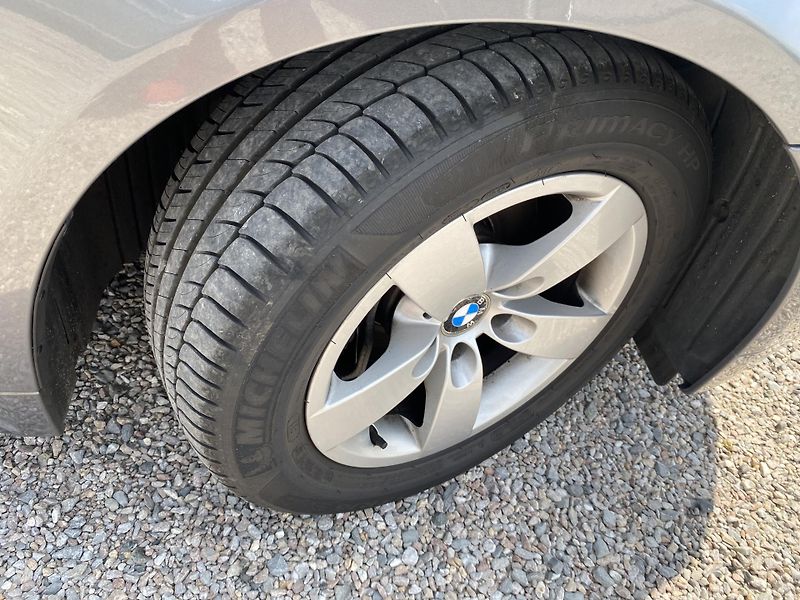 BMW Řada 5 (2008) 2.0D,PLNÝ SERVIS,2SADY ALU - fotka 31 z 52
