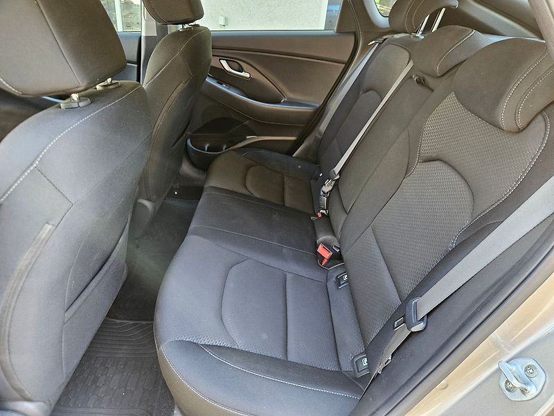 Hyundai i30 1,4 T-GDi 103kW, Style, 1.maj. - fotka 29 z 36