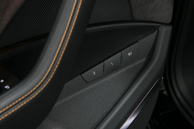 Audi e-tron 55 300kW Sline BlackEd Pano TZ - fotka 24 z 44