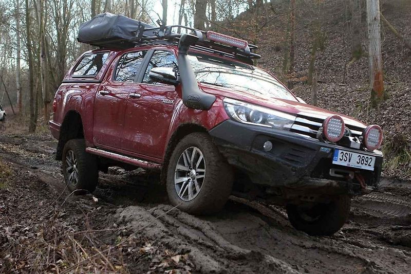 S šestkolovým Hiluxem jsme se mohli i projet