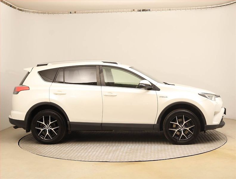 Toyota RAV4 (2018) Executive 2.5 Hybrid - fotka 6 z 24