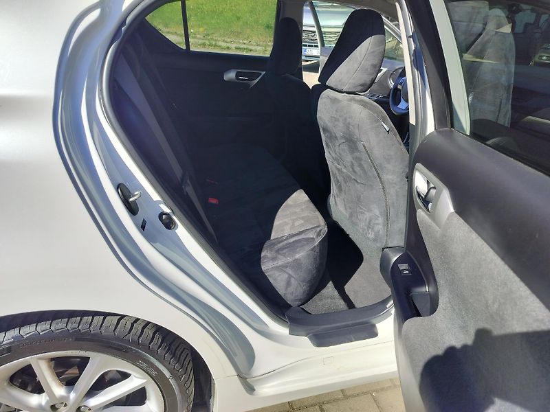 Lexus CT 200h plný servis v Lexusu  - fotka 23 z 32