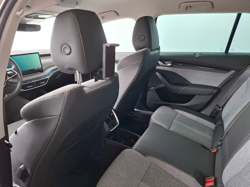 Škoda Octavia (2025) COMBI TOP SELECTION 2,0 TDI 11 - fotka 12 z 50