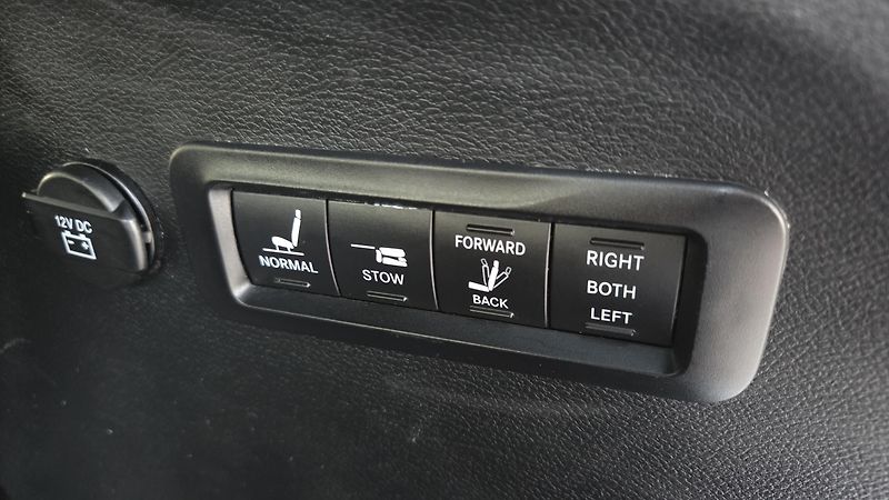 Chrysler Pacifica 3,6L 211 kW,Limited 7 míst,LPG - fotka 19 z 48