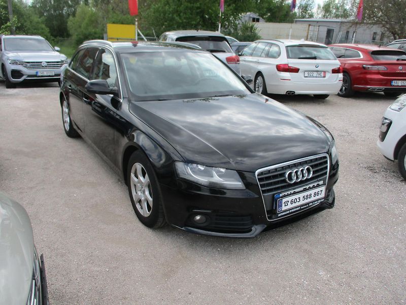 Audi A4 (2009) combi 2,0 TDi servis doložen - fotka 2 z 11