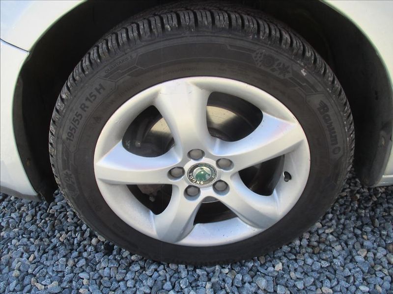 Škoda Fabia 1,4 i 16v, aut. klimatizace, - fotka 23 z 24