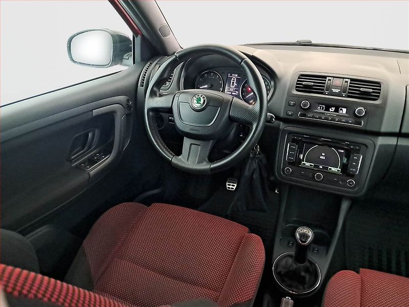 Škoda Fabia (2011) Monte Carlo 1.2 TSI, Navi - fotka 7 z 14