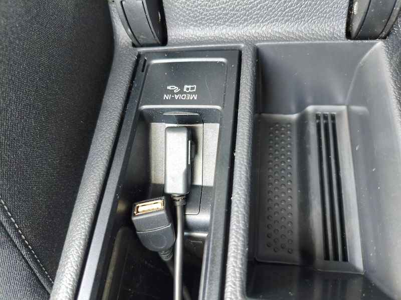 Volkswagen Golf (2013) VI 1,2 TSI Combi 77Kw Match - fotka 26 z 33