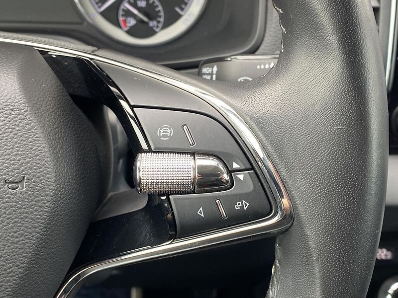 Škoda Karoq 1,0 TSI 81 kW Ambition - fotka 15 z 26