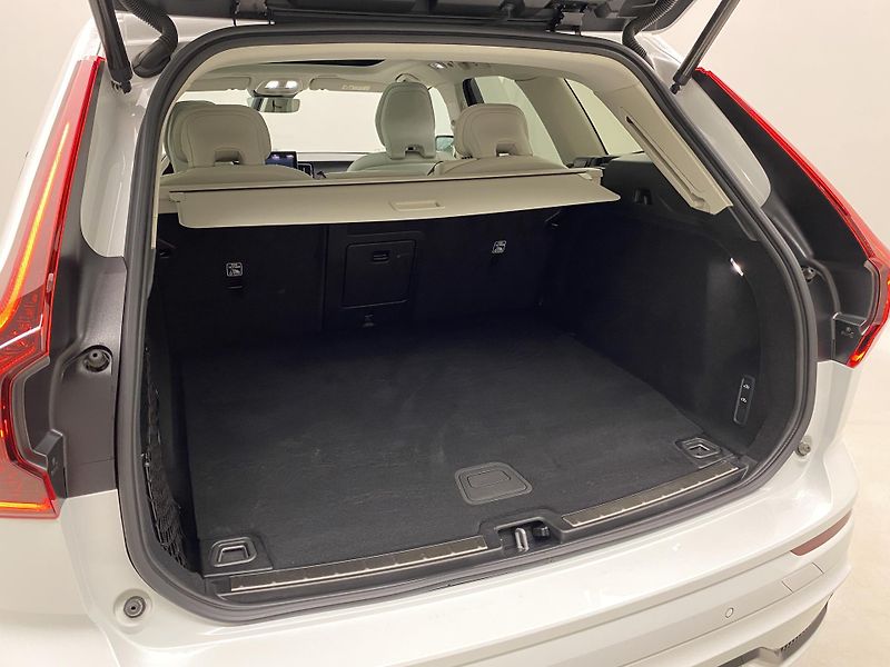 Volvo XC60 T8 AWD RECHARGE DARK ULTRA CZ - fotka 6 z 66