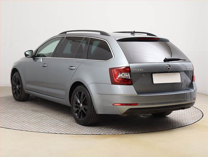 Škoda Octavia (2019) Style 1.5 TSI, Kůže, Navi - fotka 4 z 19