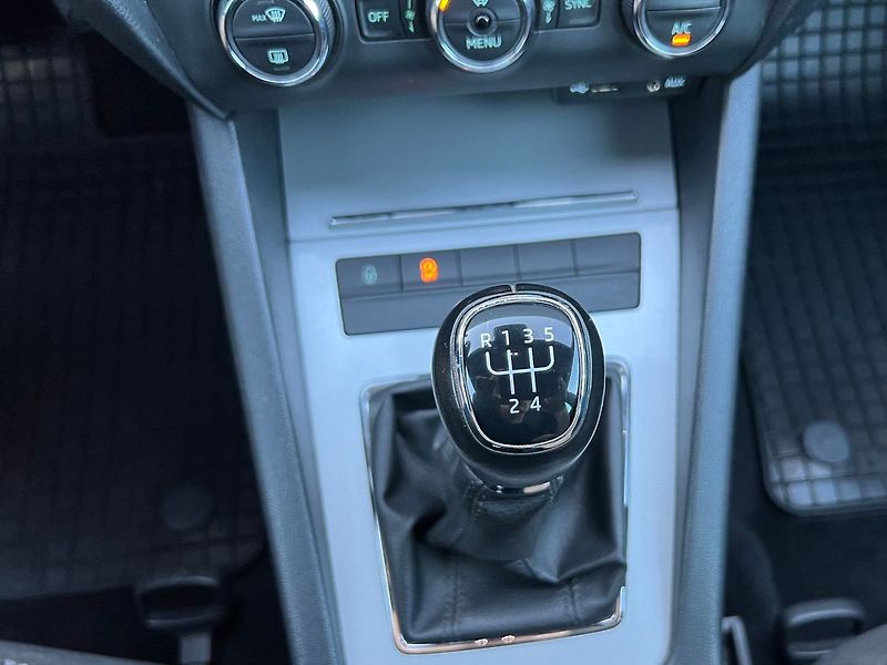 Škoda Octavia 1,6 TDi 81kW STYLE-KAMERA.P - fotka 29 z 42