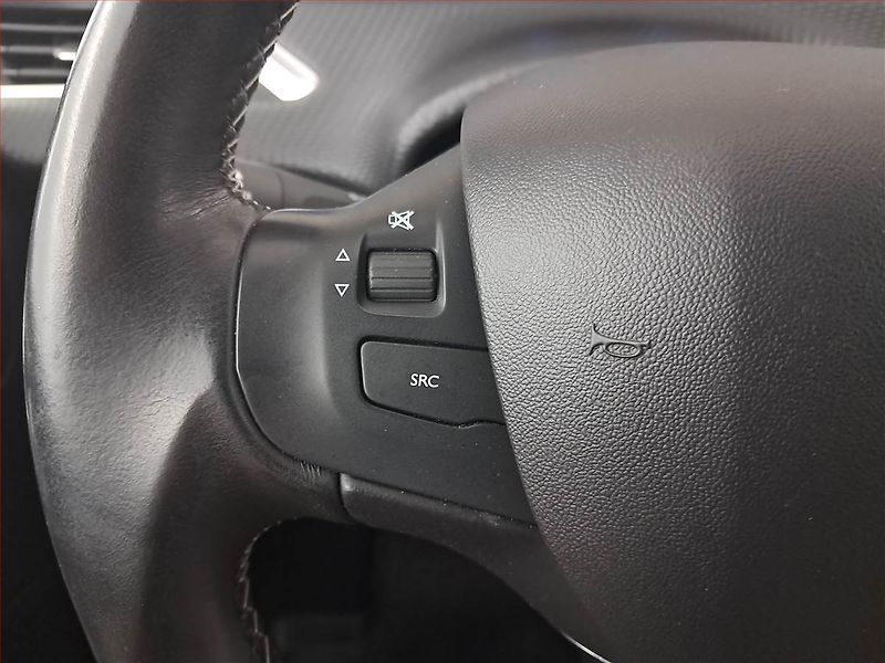 Peugeot 2008 (2018) Allure 1.2 PureTech, Automat - fotka 18 z 20