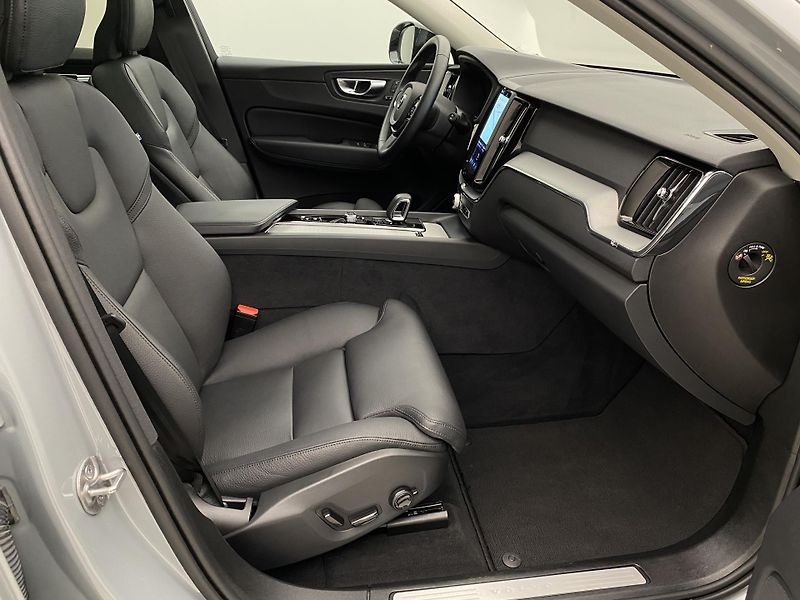 Volvo XC60 T6 AWD PLUG-IN PLUS DARK - fotka 21 z 54
