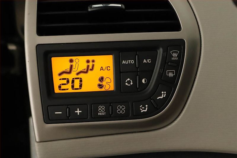Citroën C4 Picasso (2011) 1.6 HDi, Serv.kniha, Tempomat - fotka 14 z 16