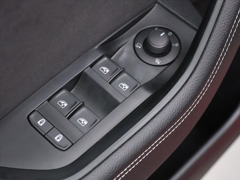Škoda Superb 2,0 TDI 147kW DSG CZ Sportline - fotka 15 z 32