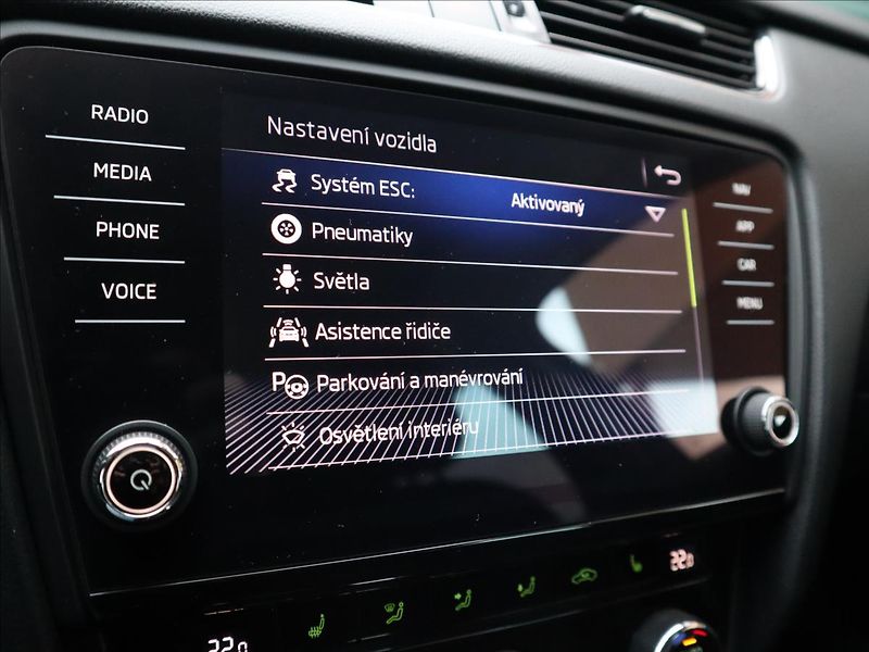 Škoda Octavia 2,0 TDi DSG Style ACC LED - fotka 19 z 41