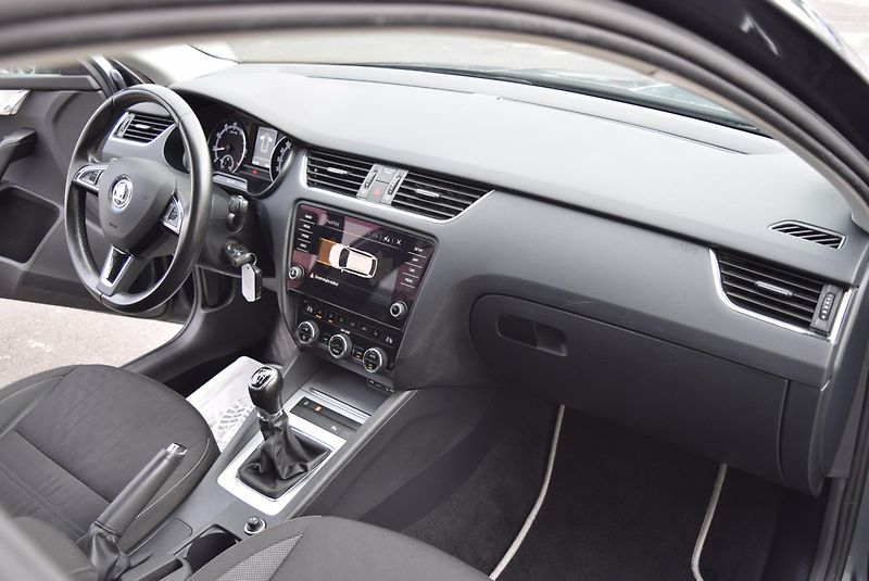 Škoda Octavia (2017) 1.5TSI 110kw AMBITION APP TEMP - fotka 35 z 50
