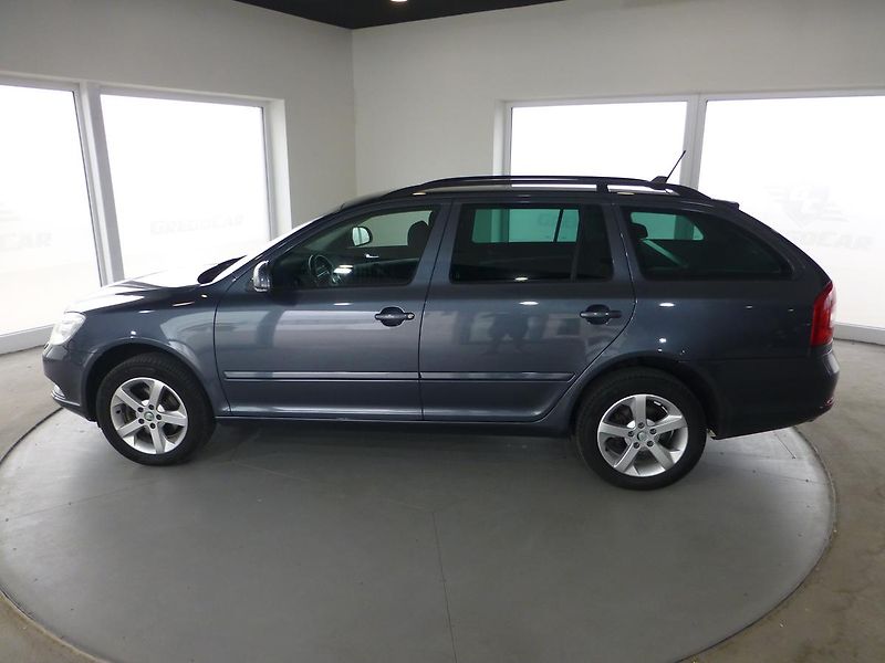 Škoda Octavia (2012) 2,0TDI*VYHŘ.S*NAVIG**XENON*4X4 - fotka 8 z 27