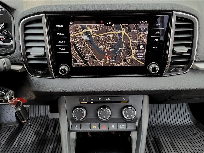 Škoda Karoq 1,6 tdi,navi,výhřev,klima,alu - fotka 25 z 50