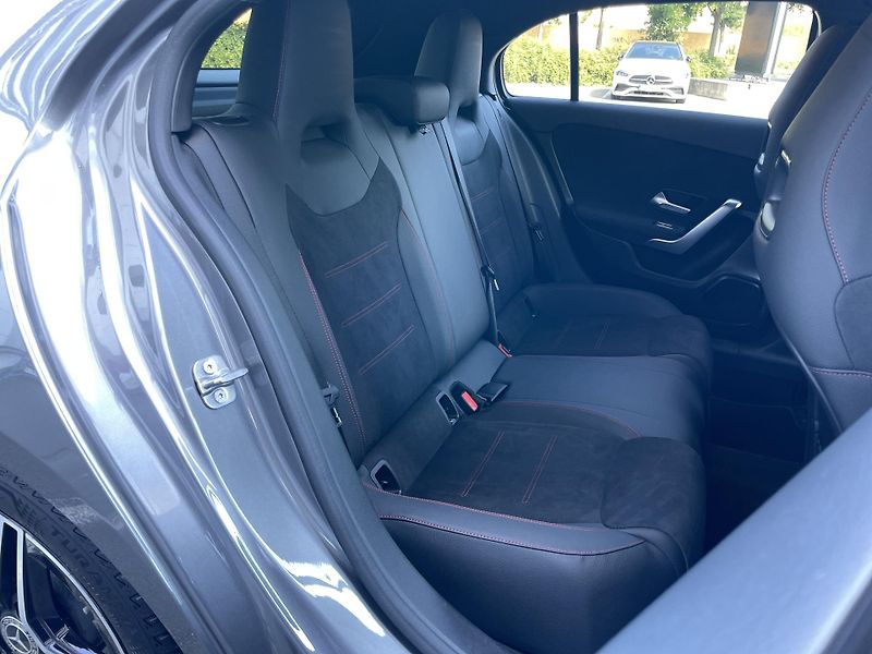 Mercedes-Benz Třídy A 200d AMG - fotka 12 z 26