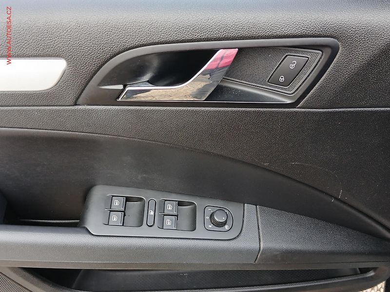 Škoda Superb (2009) 2.0TDi, ČR, DSG, bixen, kůže - fotka 11 z 20