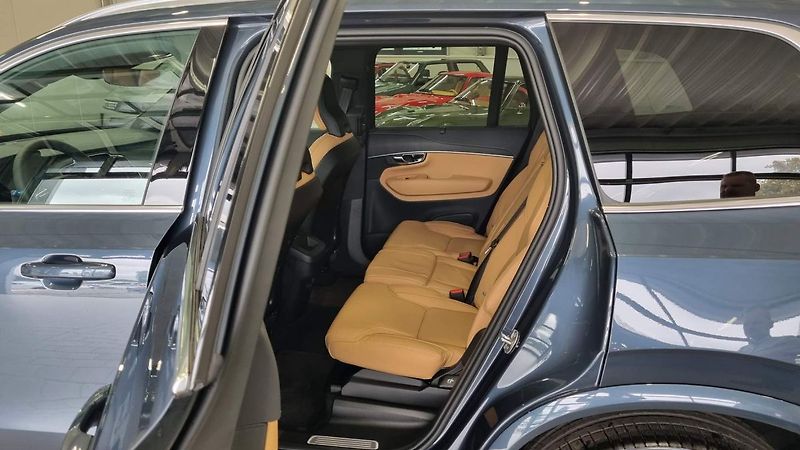 Volvo XC90 (2025) B5 2.0L 250+14 HP AT8 AWD PLUS - fotka 16 z 20