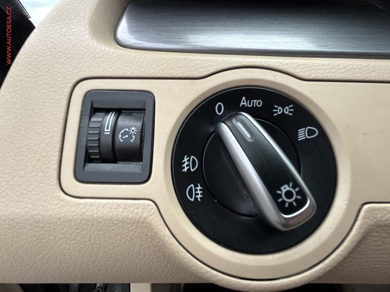 Volkswagen Passat (2013) 2.0TDi, DSG - fotka 13 z 17
