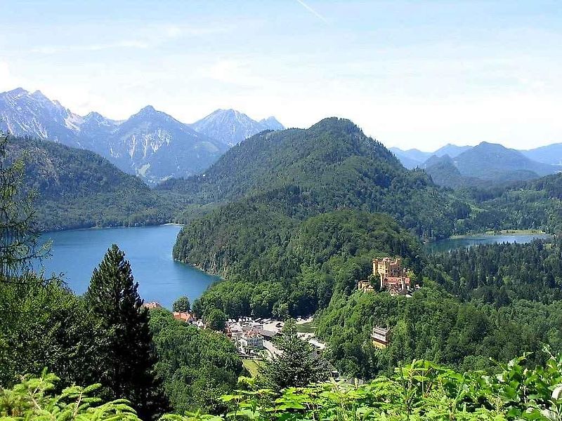 Alpsee láká na úžasné prostředí.
