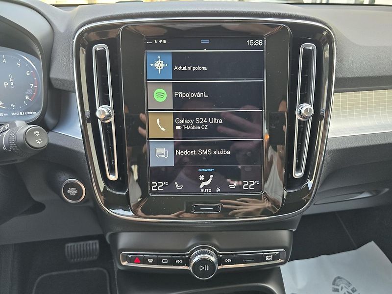 Volvo XC40 - fotka 28 z 36