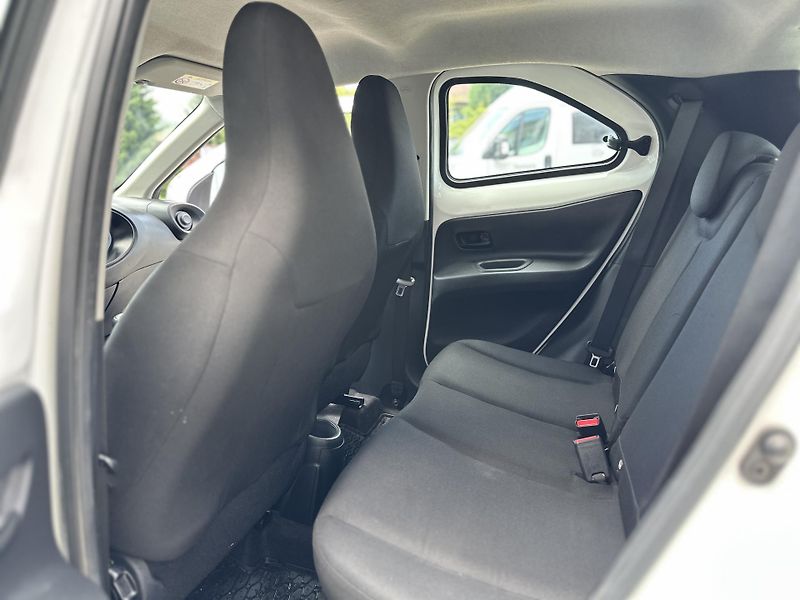 Toyota Aygo X-1.0i-53KW-KLIMA-Č.R.-DPH - fotka 13 z 27