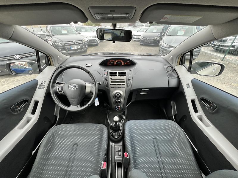 Toyota Yaris 1.3VVT-i 74kw KLIMA PŮVOD ČR  - fotka 13 z 38