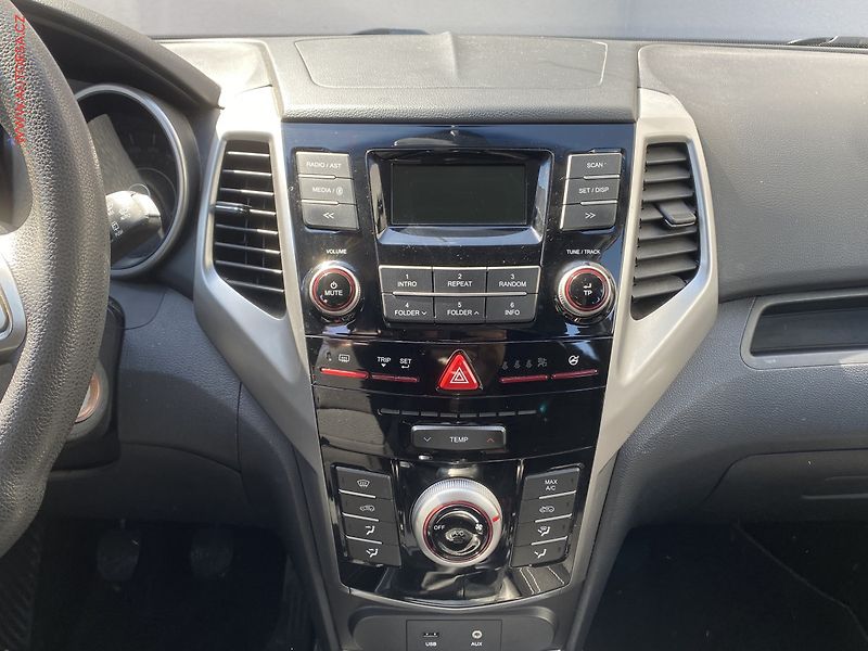 SsangYong Tivoli (2015) 1.6 i, AC, tempo - fotka 12 z 14