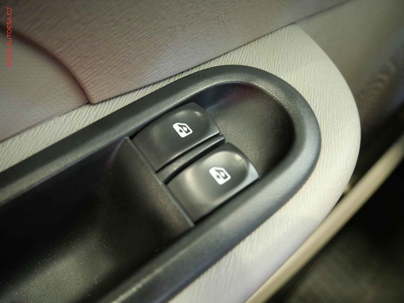 Renault Twingo (2010) 1.2i, 2.maj - fotka 14 z 17
