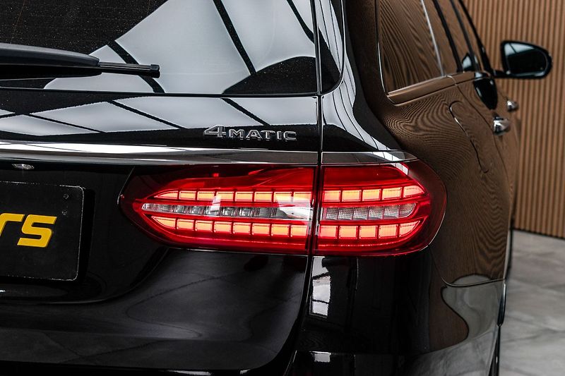 Mercedes-Benz Třídy E E 220d AMG*4MATIC*TAŽNÉ*ACC*ČR - fotka 47 z 52