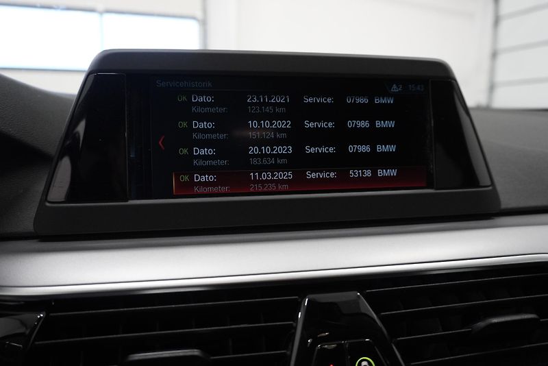 BMW Řada 5 (2018) 520D TOURING STEPTRONIC - fotka 17 z 27