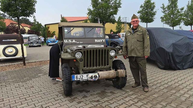 Pálavský Oldtimer přilákal na Břeclavsko desítky elegantnch veteránů.