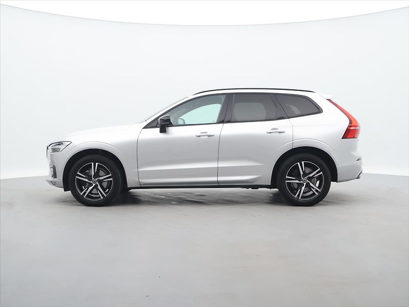 Volvo XC60 2.0 B4 145kW R-Design CZ Aut. - fotka 4 z 35