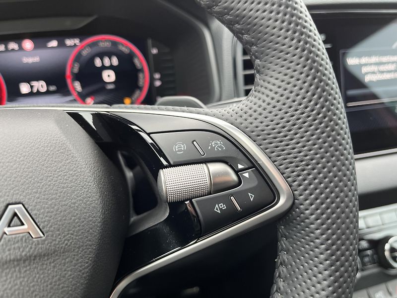 Škoda Karoq SPORTLINE 1,5TSI DSG 110kW - fotka 14 z 24