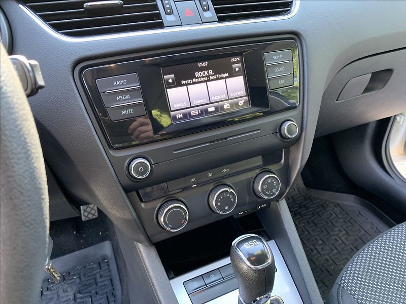 Škoda Octavia 1,6 TDI DSG, ČR - fotka 11 z 17