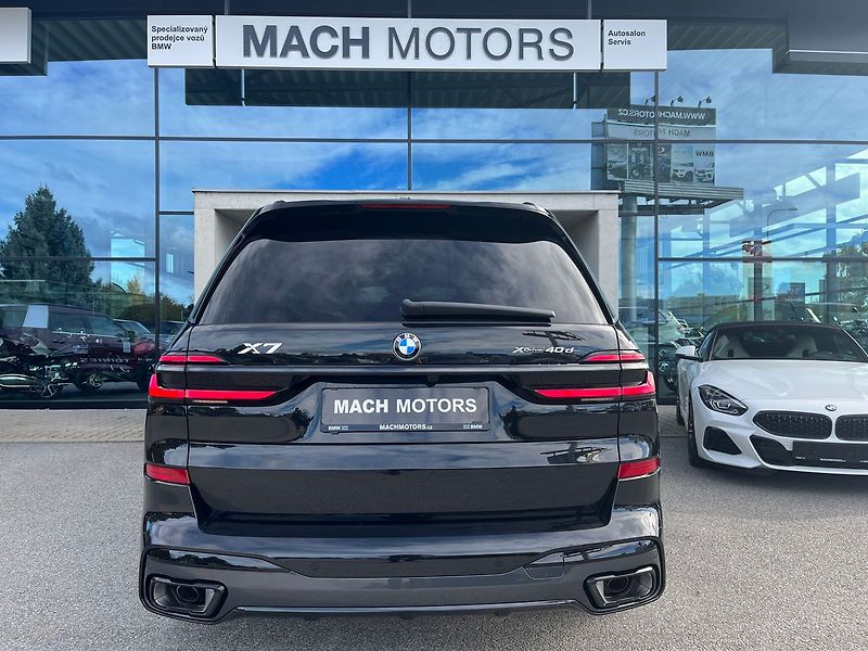 BMW X7 xDrive 40d - fotka 10 z 24