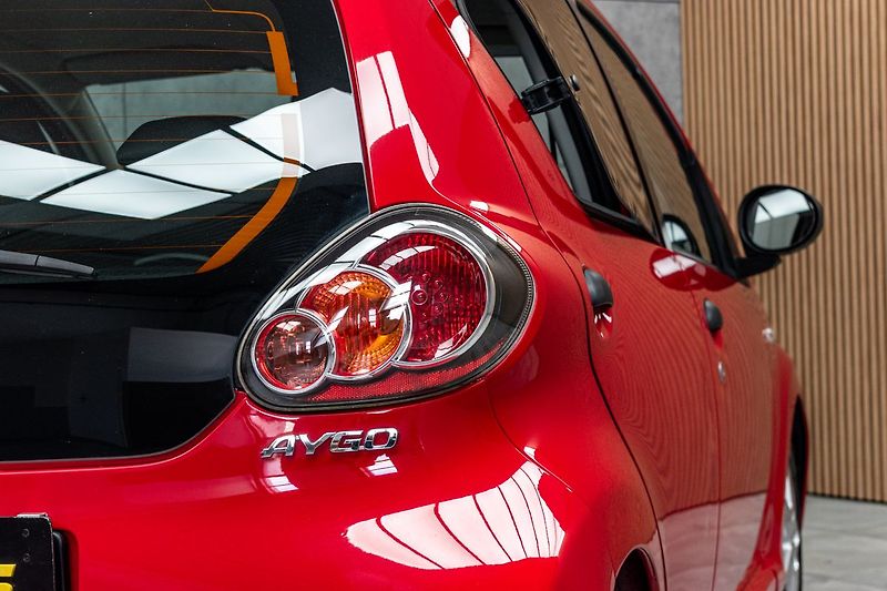 Toyota Aygo 1.0 VVT-i Terra Cool*KLIMA*ČR* - fotka 32 z 36