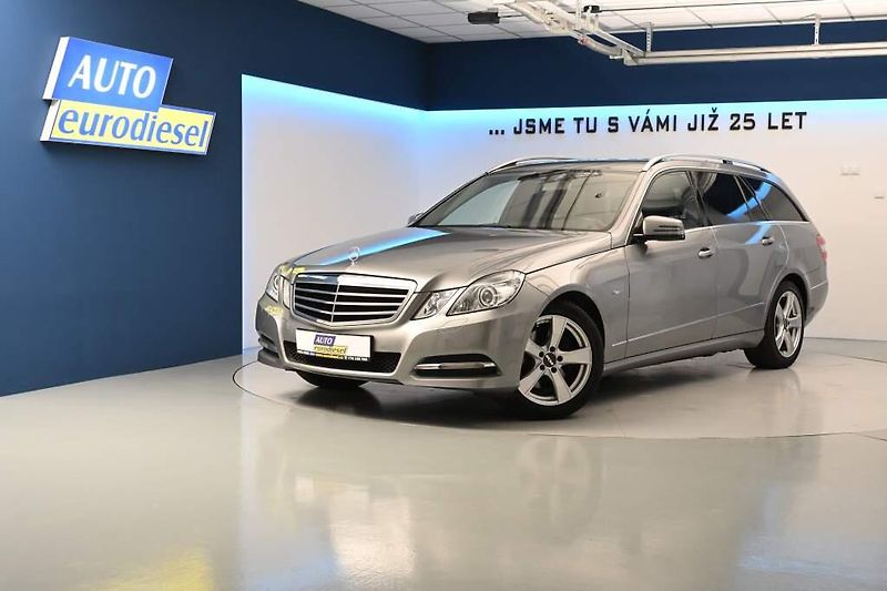 Mercedes-Benz Třídy E (2012) 2.2 220 T 7G-TRONIC Avantgarde - fotka 2 z 30