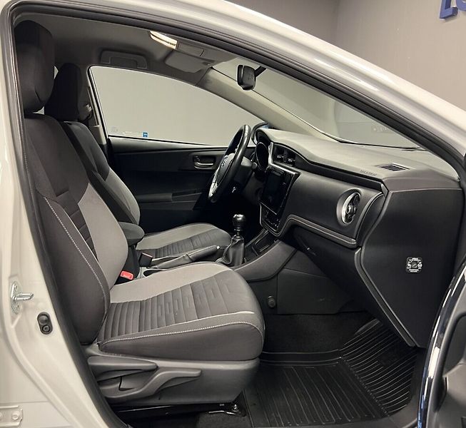 Toyota Auris Valvematic Touring Sports Acti - fotka 9 z 16